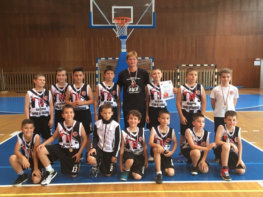 Най-малките баскетболисти на „Локомотив” бяха безгрешни като домакини на фестивала по мини баскет