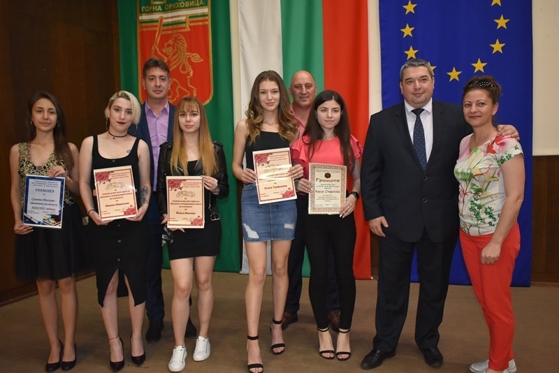 Абитуриентите на ПГЛПИ „Атанас Буров“ получиха дипломите си