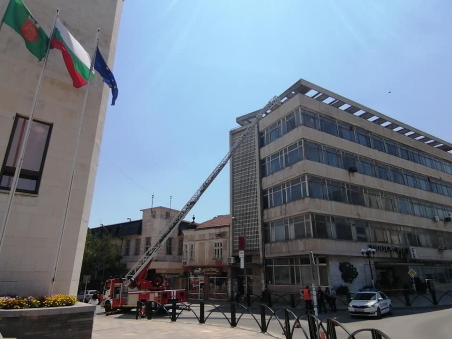 Демонтираха сирената от сградата на Пощата в Горна Оряховица