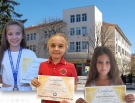 Три млади дами от СУ „Вичо Грънчаров“ спечелиха пълен комплект медали от „Математика без граници“
