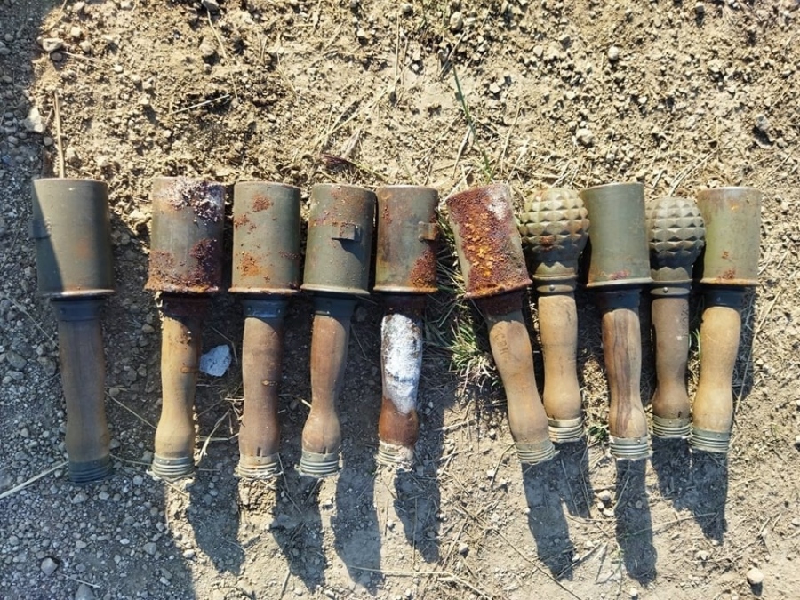 Сапьори от НВУ унищожиха стари ръчни гранати, намерени на таван в Леденик