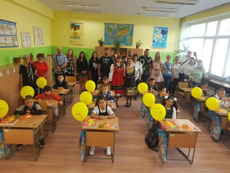 2619 ученици, от които 189 първокласници, влязоха в училищата в Свищовско