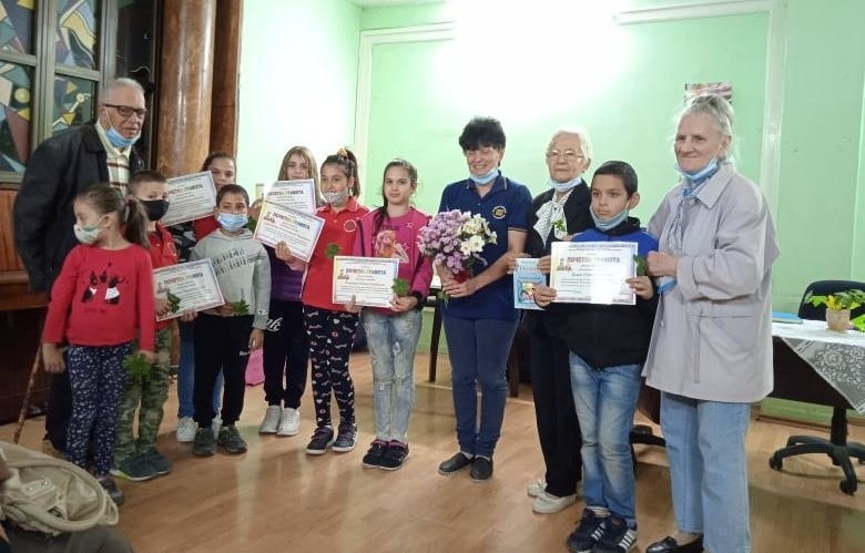 Четвъртокласници от СУ „Вичо Грънчаров“ се срещнаха с творците от Литературен клуб „Асен Разцветников“