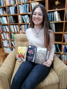 Ученици даряват книги на библиотеката на Езиковата гимназия във Велико Търново
