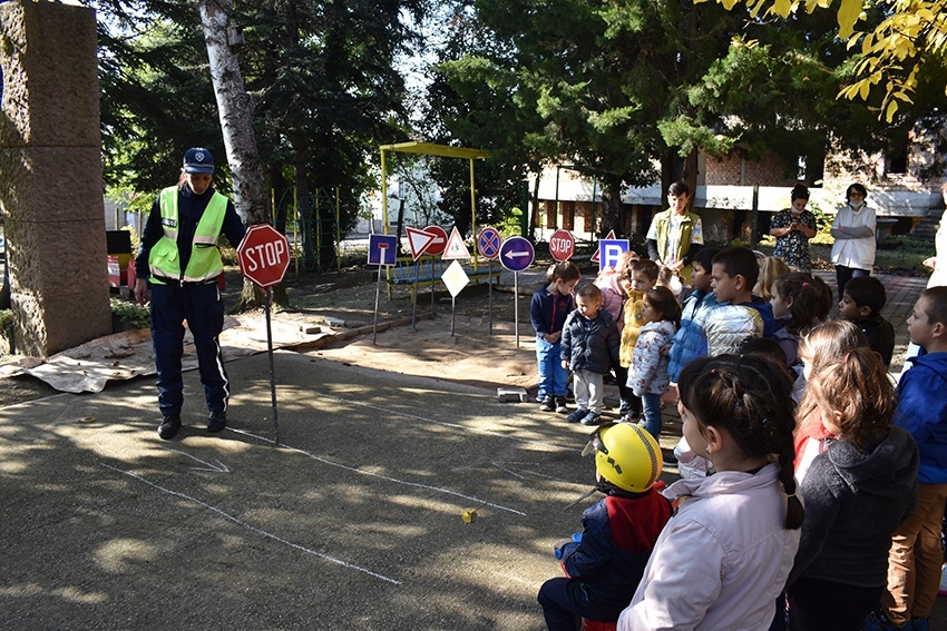 Беседи по пътна безопасност правят служители на МВР в училища и детски градини в област В. Търново