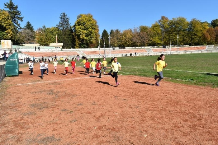 Десетки ученици се състезаваха в общинския лекоатлетически крос „Павликени 2021“