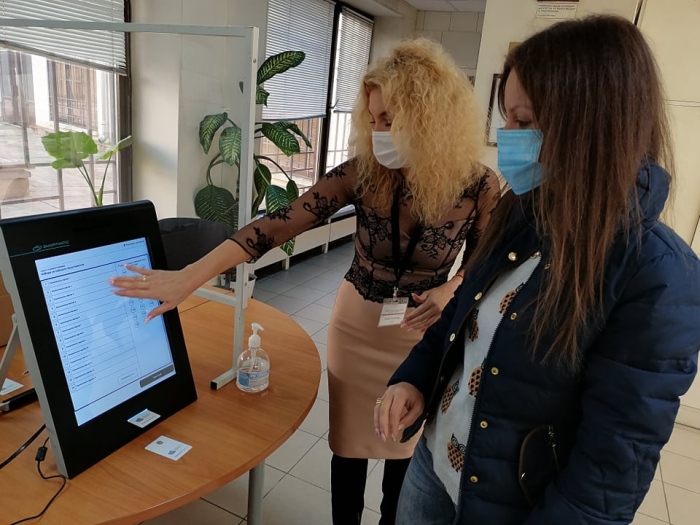 Пробното гласуване започна в Общинския информационен център в Горна Оряховица