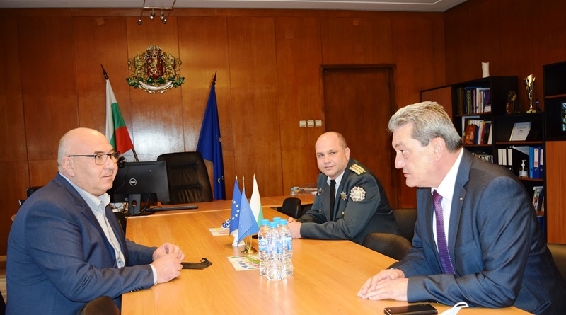 Областният управител проведе работна среща с шефа на Пожарната в България главен комисар Николай Николов