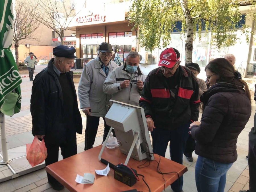 Горнооряховчани с голям интерес към машината за пробно гласуване