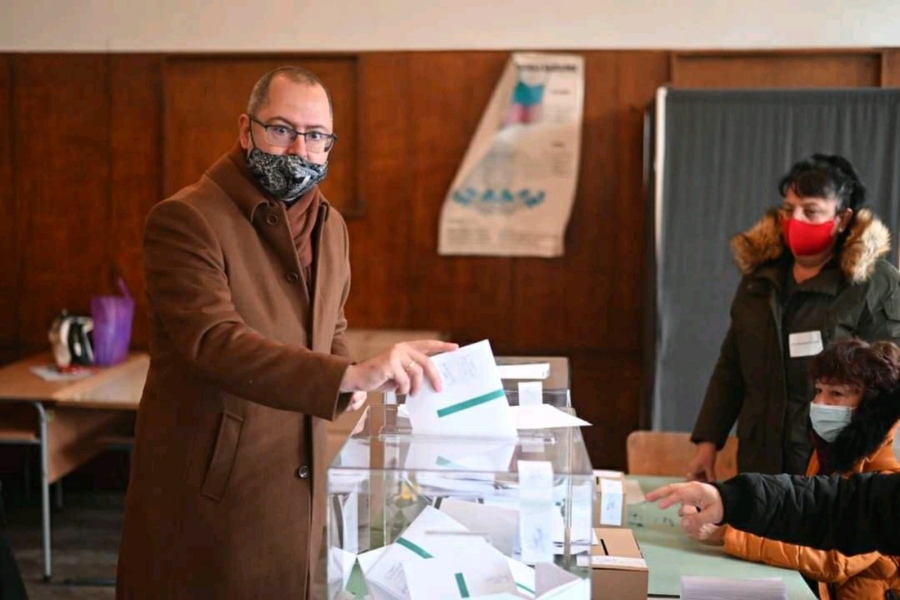 Димитър Николов: Гласувах за възстановяване авторитета на народния представител