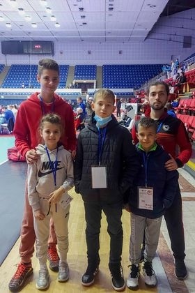Две шампионски титли и два сребърни медала за „Инвикта” от Балканското първенство по таекуондо в Румъния