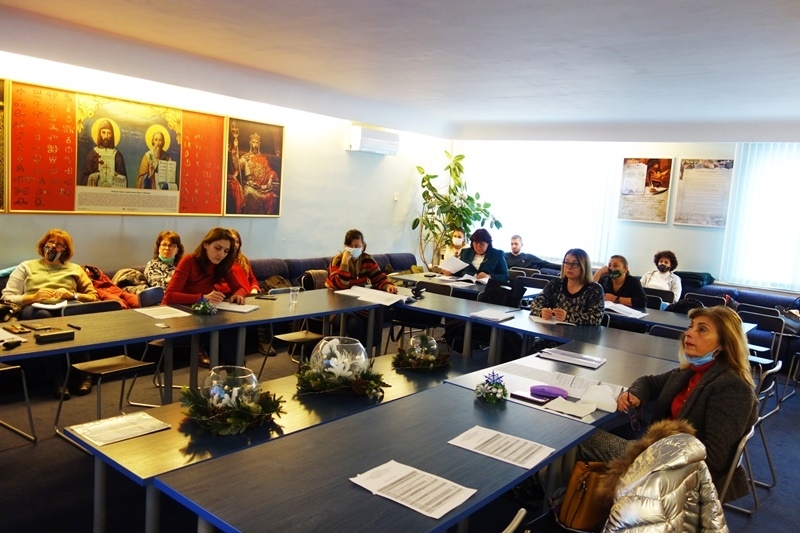 Свищовската академия продължава обучението на учители по проект на МОН и СБУ
