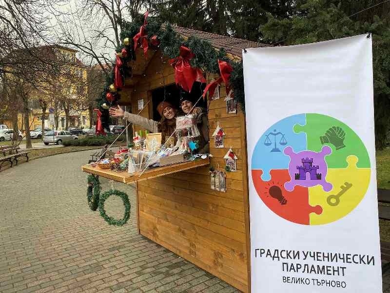 Градският ученически парламент с благотворителна акция за Отделението по педиатрия в областната болница 