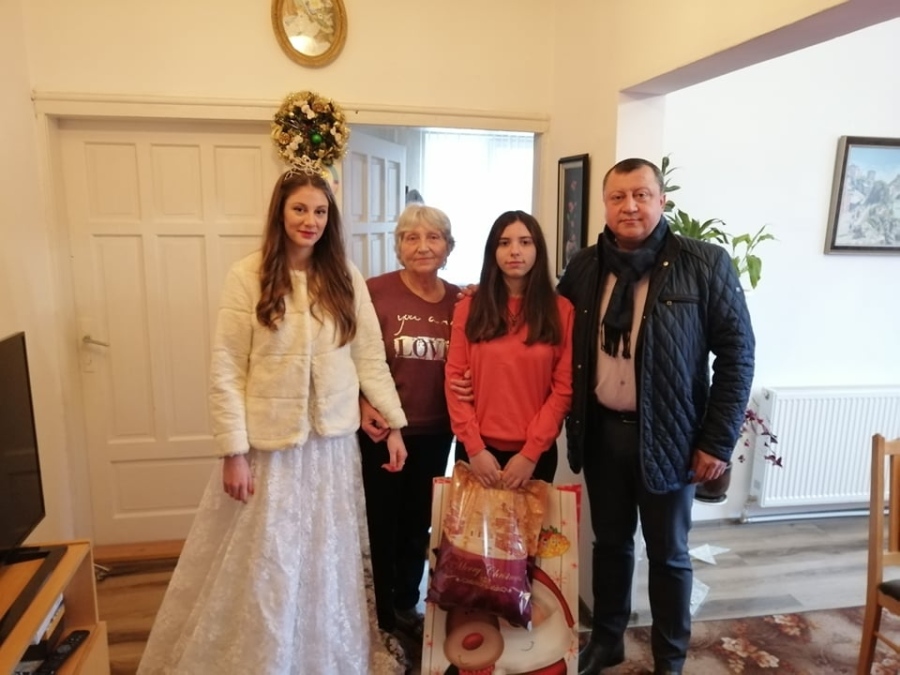41 деца в приемни семейства получиха коледни подаръци от кмета на Павликени