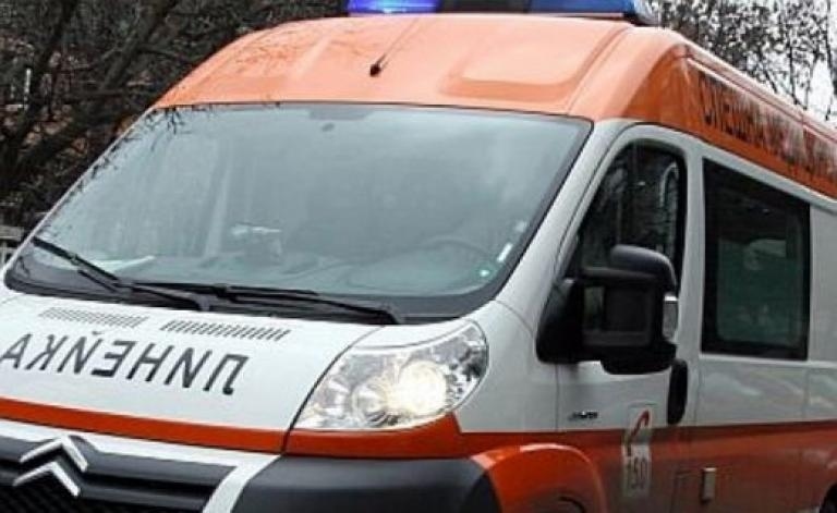 Мъж и жена пострадаха при катастрофа между Къпиново и Присово