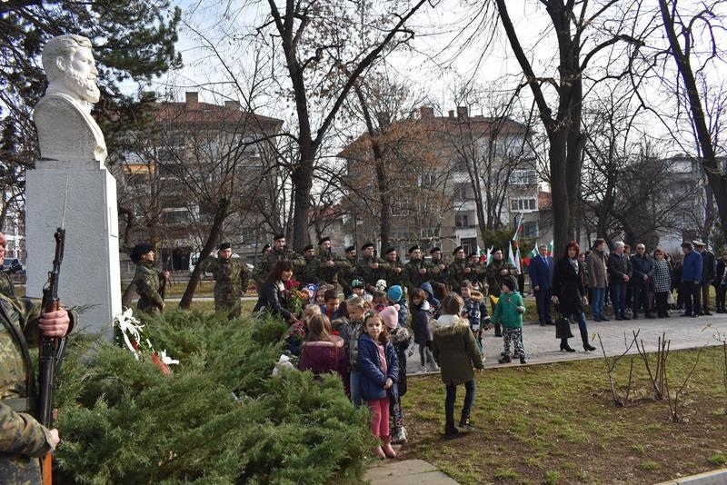 В Горна Оряховица бе почетено рождението на Христо Ботев