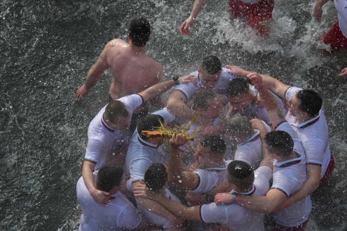 25 курсанти скочиха за кръста във Велико Търново