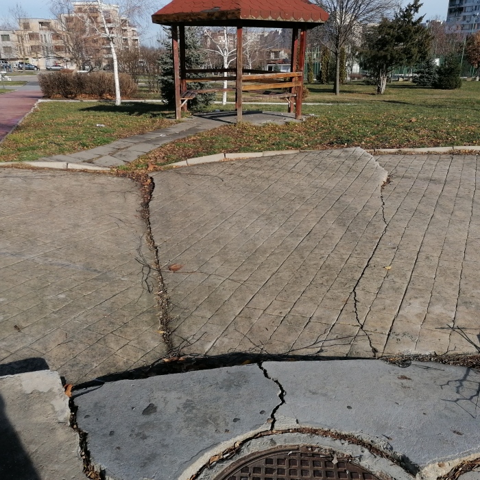 Счупеният парк започнаха да наричат парка в „Пролет“ в Горна Оряховица