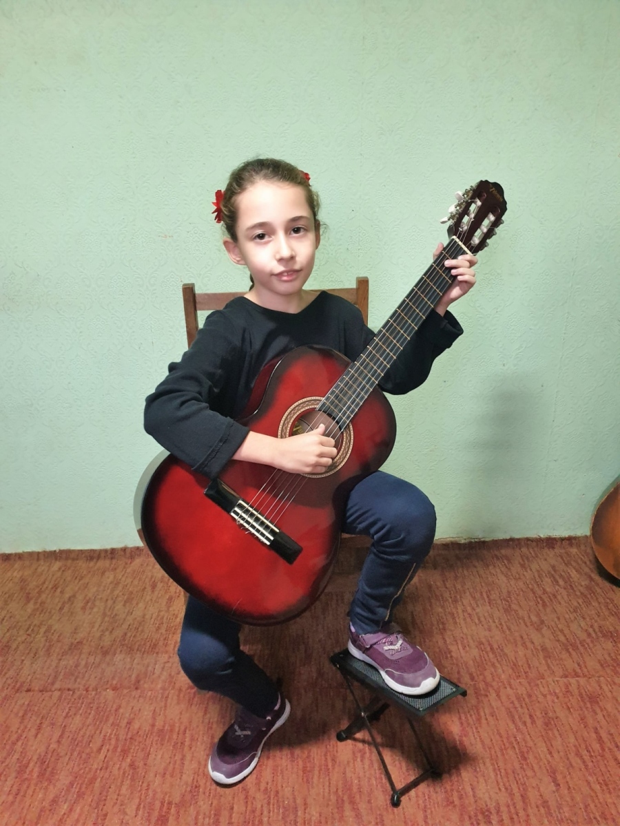 9-годишната Константина с награда от Pleven Guitar Fest 2021
