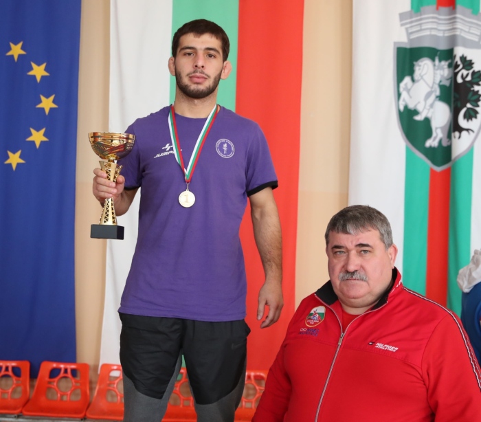 Натурализираният дагестанец Рамазан Рамазанов спечели за Велико Търново злато от Държавното и купа за най-техничен борец