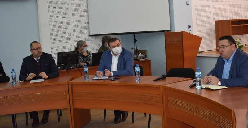 Само народните представители от ГЕРБ – СДС проф. Костадин Ангелов и Димитър Николов се отзоваха за среща за проблемите на Свищов