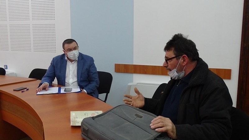 Жители на Свищов към проф. Костадин Ангелов: Как хора без трудов стаж ще реформират държавата