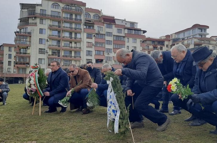 Народните представители от ГЕРБ – СДС проф. Костадин Ангелов и Димитър Николов се преклониха пред паметта на жертвите на комунизма