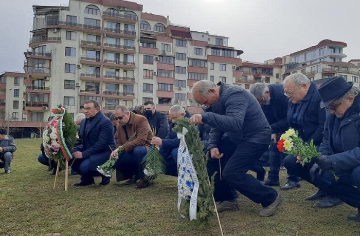 Народните представители от ГЕРБ – СДС проф. Костадин Ангелов и Димитър Николов се преклониха пред паметта на жертвите на комунизма
