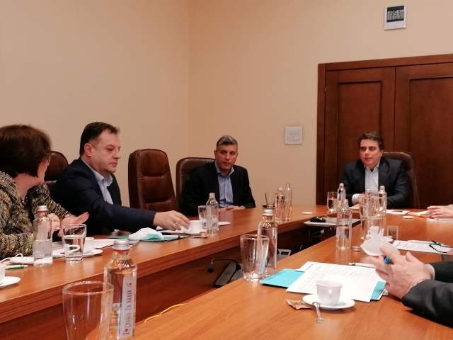 Два етапа в решаване на кризата с електроенергията за общините