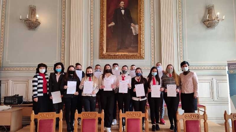 Празничната програма на Търговската гимназия в Свищов започна