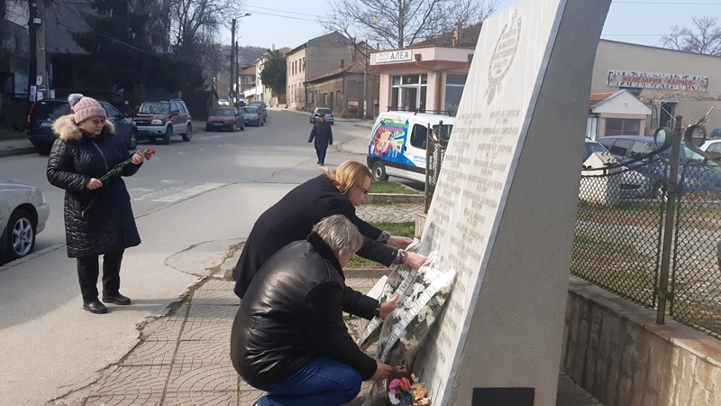 В Свищов почетоха жертвите на най-опустошителното земетресение в България