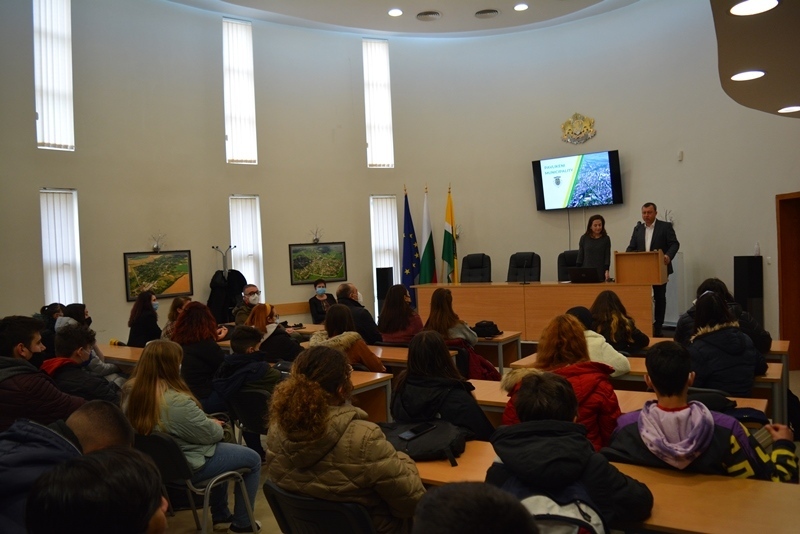 Ученици и учители от три държави гостуват в Павликени по проект на СУ „Бачо Киро“