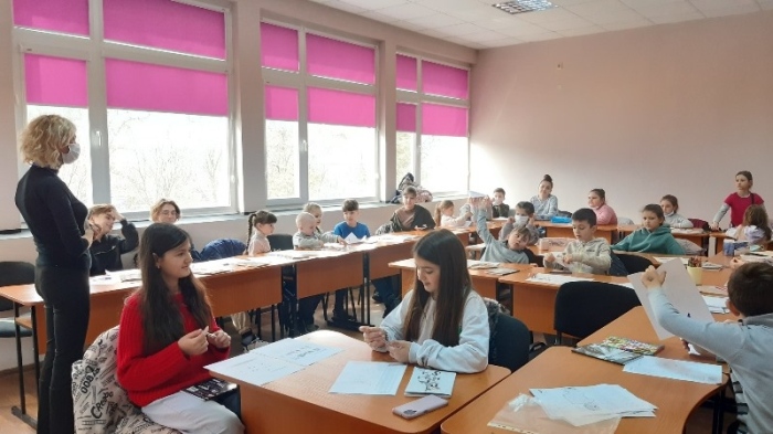 Започнаха курсове по български език за украинските граждани, настанени в община Свищов