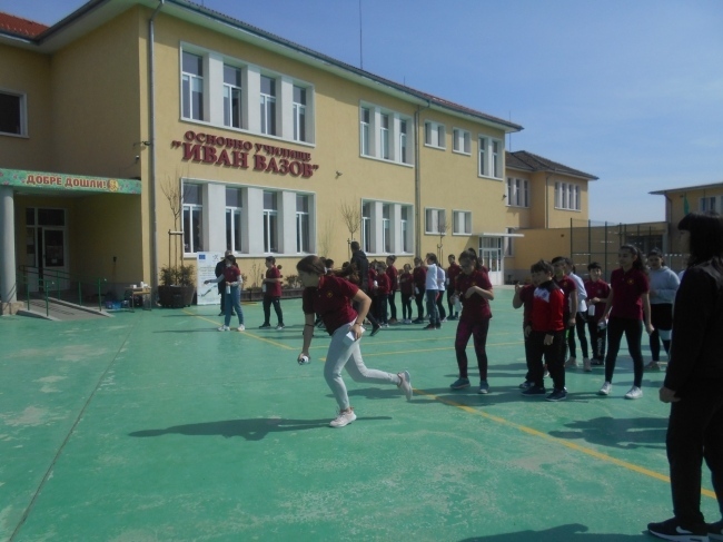 200 горнооряховски ученици участваха в лекоатлетическа щафета по проект на Общината за нулеви отпадъци