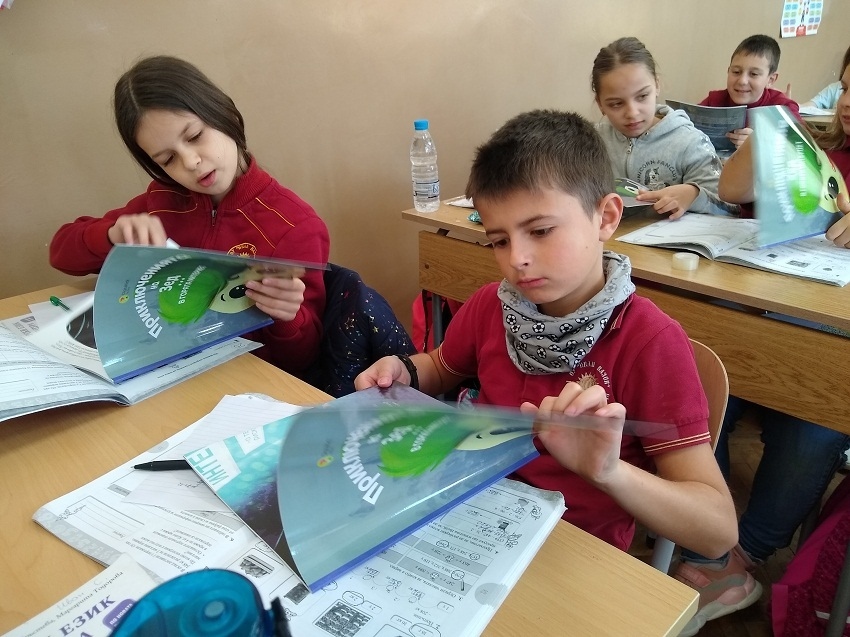 Ученици на ОУ „Иван Вазов“ получиха първи уроци по финансова грамотност в „Европейската седмица на парите”