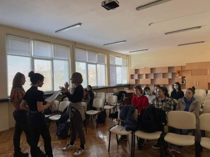 Какво се случва на една снимачна площадка разказа на учениците в СУ „Емилиян Станев” актрисата, сценарист и режисьор Ванина Кондова