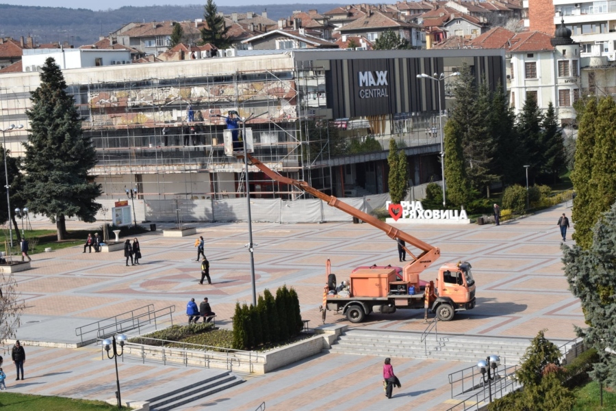В Горна Оряховица продължава подмяната на уличното осветление