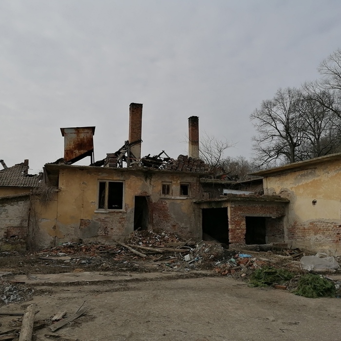 Местни фирми спасяват Общината от рушащи се обекти в Горнооряховско