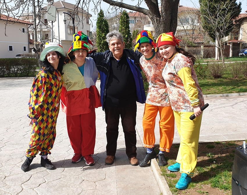 Депутати в клоунски костюми представя МТ „Алтернатива” по текстове на П. Р. Славейков и Юлия Огнянова