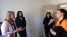 В Свищов консултираха бежанци от Украйна как децата им да тръгнат на училище в България