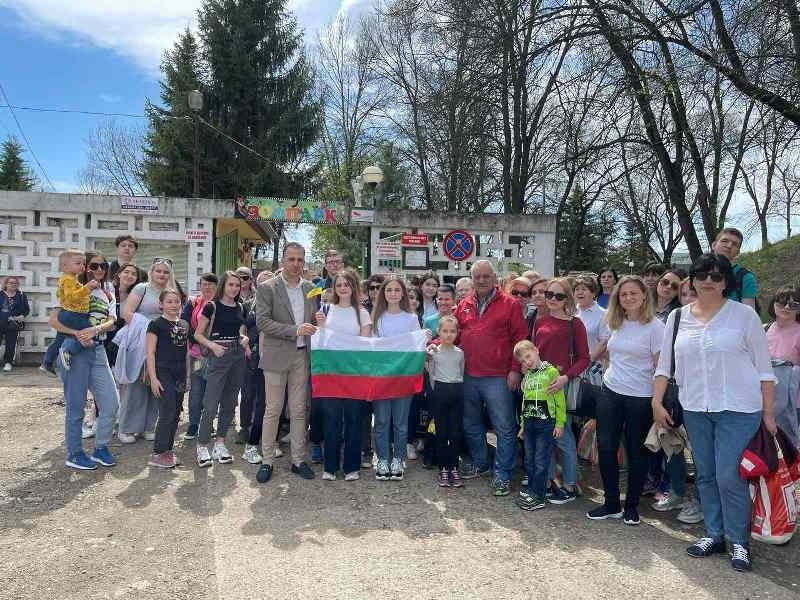 Председателят на Общинския съвет в Павликени Христо Кавалски посрещна таврийски българи, бежанци от Украйна