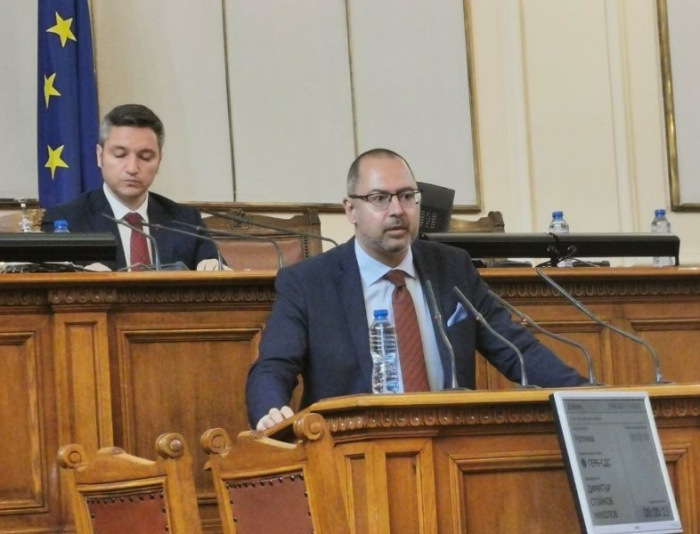 Димитър Николов: Как да обясним на децата, че съдебно дело спъва провеждането на ученическите игри