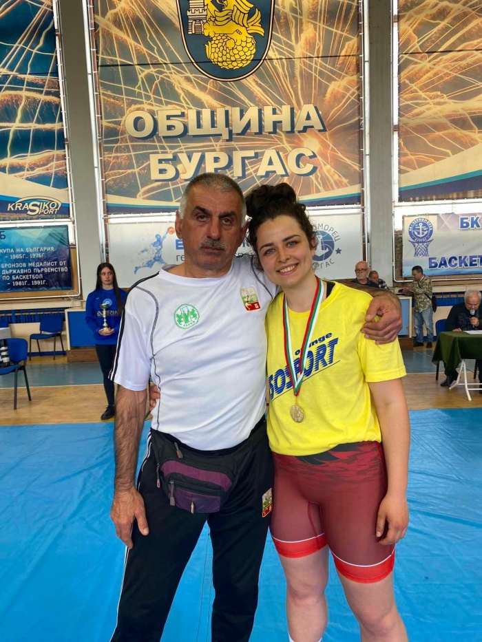 Златен медал по борба за Мирела Йорданова