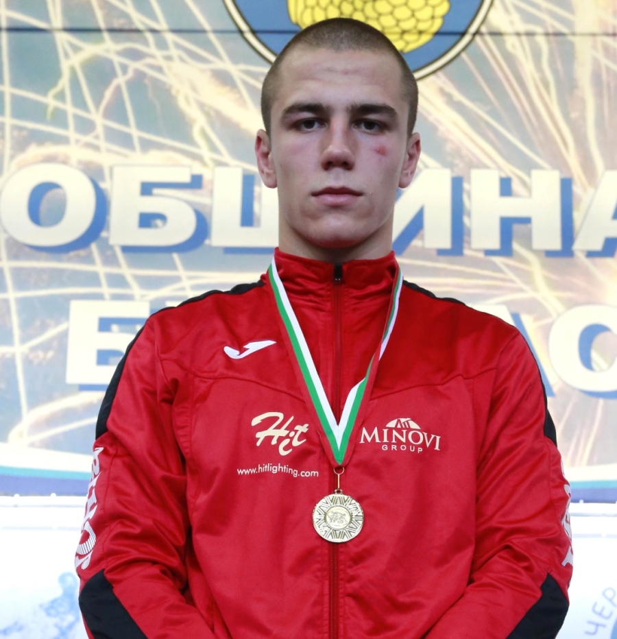 Петър Петков влиза в голямата борба с титла от Държавното за юноши до 20 г.
