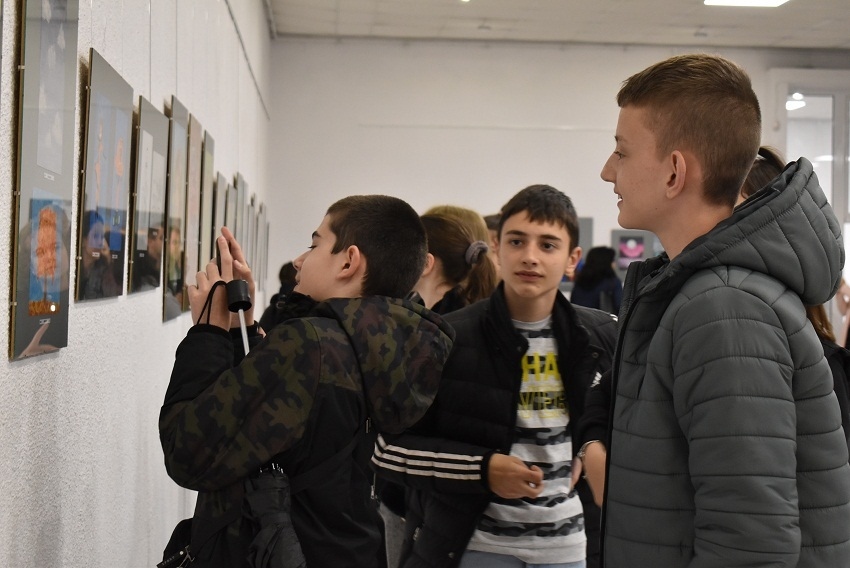 СУ „Георги Измирлиев” откри изложба в навечерието на празника си