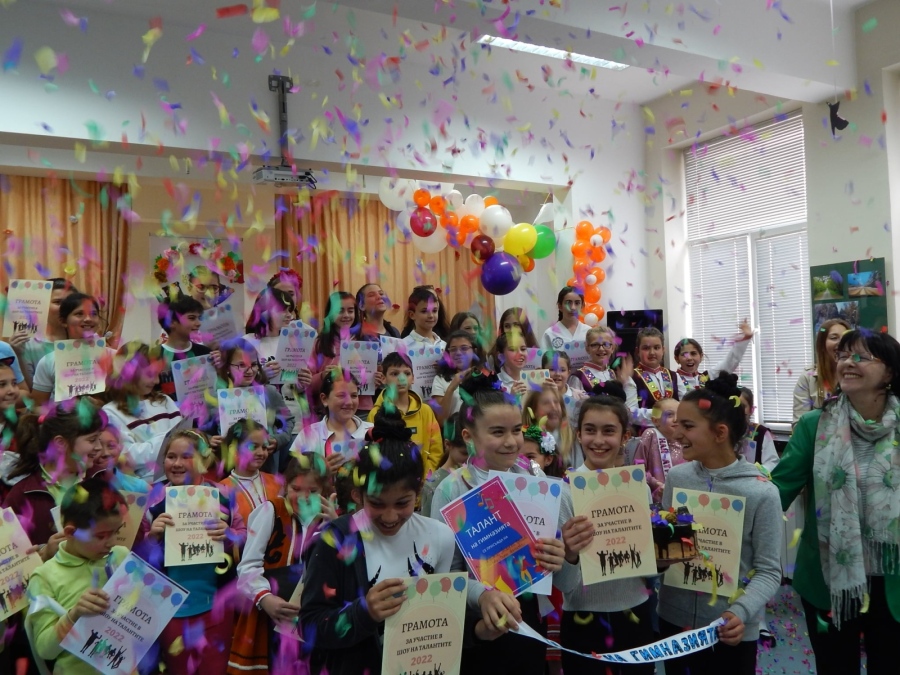 Празнично шоу „Гимназията търси талант” предизвика най-даровитите ученици на СУ „Георги Измирлиев”
