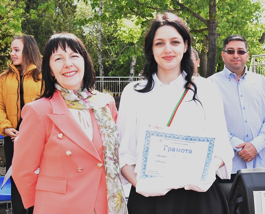 Силвана Ахмедова получи Измирлиевската награда в празничния ден на Гимназията