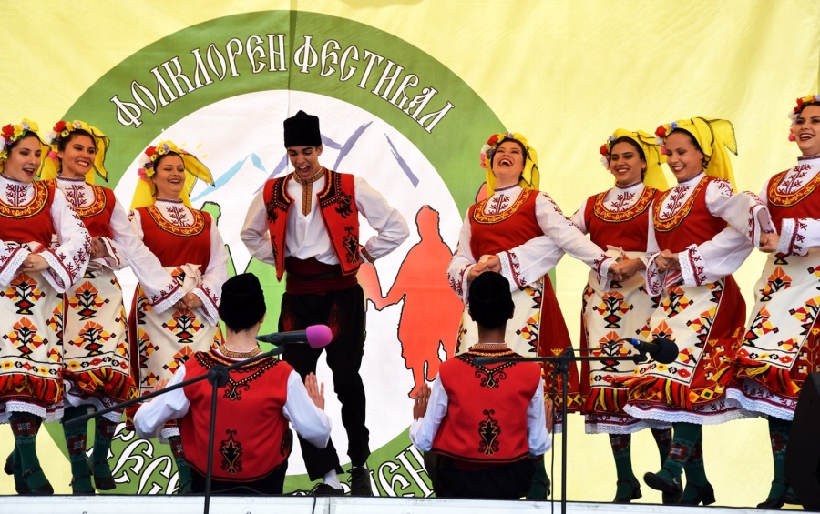Фестивалът „Веселие в Елена“ събра над 1000 изпълнители от цялата страна