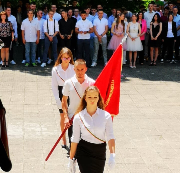 Професионална гимназия по електротехника и електроника „М. В. Ломоносов“ изпрати Випуск 2022