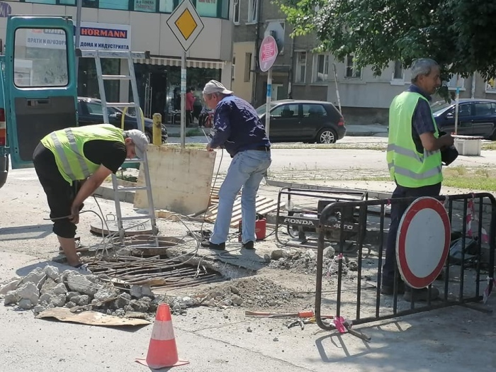 След 3-месечно подканяне БТК ремонтира дупката край Автогарата в Горна Оряховица